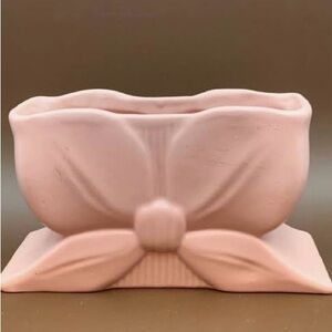Vintage Pink Abingdon Usa Pottery
Bow Planter